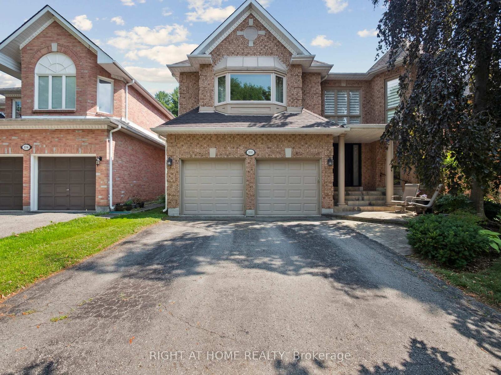 Property Photo: 100 Carlyle Crescent ON L4G 6P7