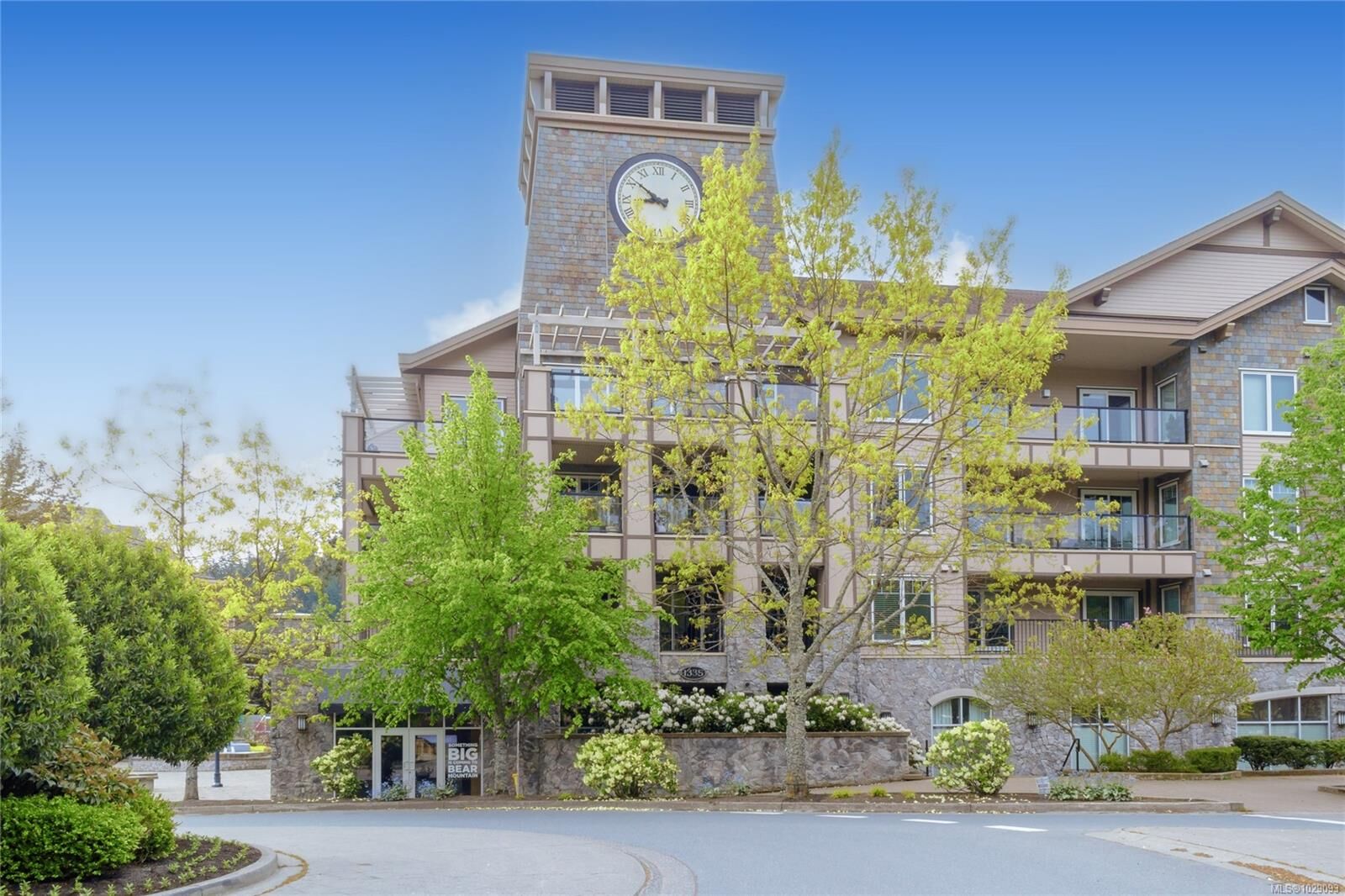 Photo de la propriété:  1335 Bear Mountain Pkwy 207  BC V9B 6T9 