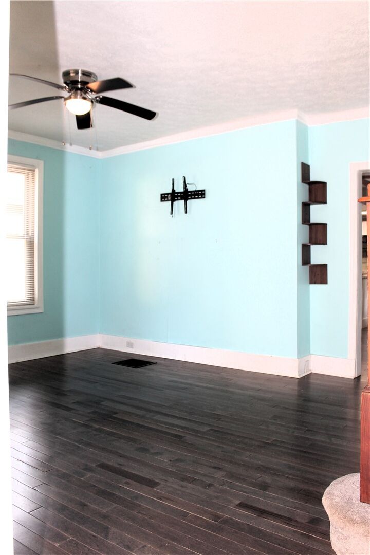 Property Photo: 1089 Main Street PA 15108