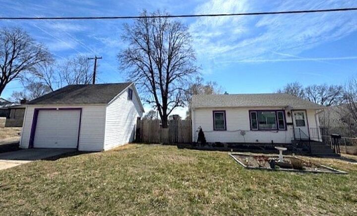 Property Photo:  115 W 10th St.  SD 57078 