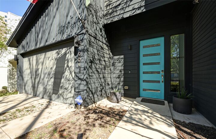 Property Photo:  904 Catalpa Street B  TX 78702 