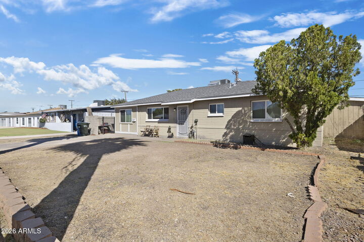 Property Photo:  418 E Orchid Lane  AZ 85020 