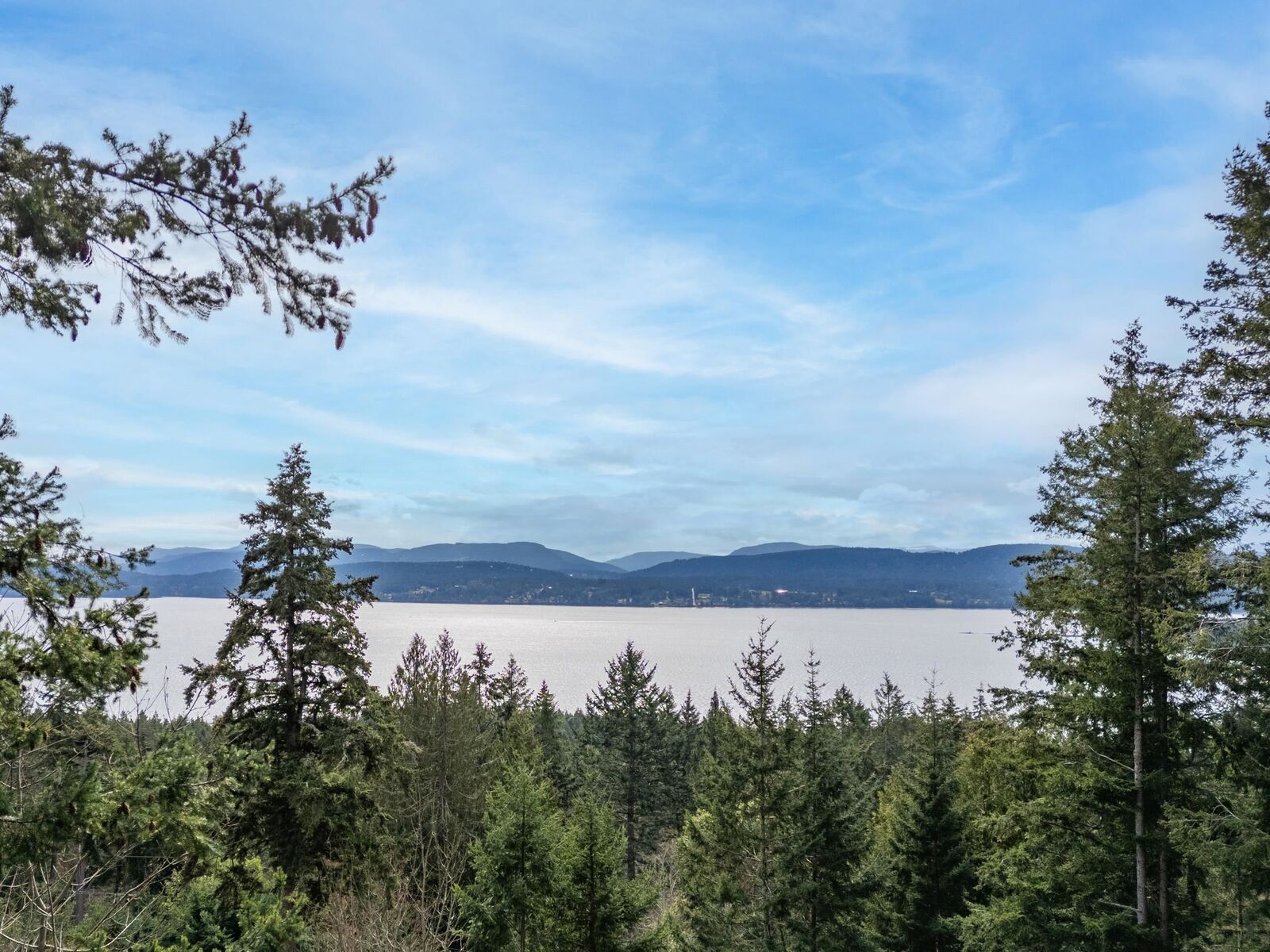 Property Photo: 1690 Cottage Way BC V0N 1P0