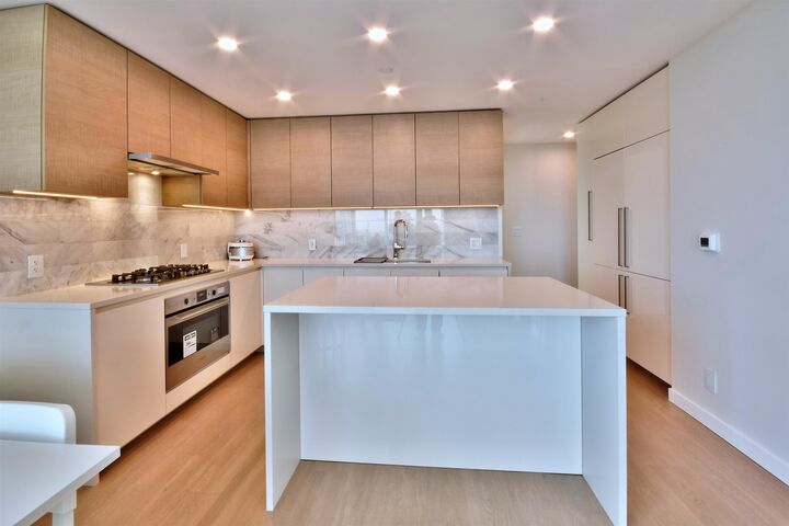 Property Photo: 2108 Gilmore Avenue 4504 BC V5C 0N8