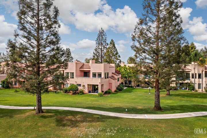 Property Photo:  14500 Las Palmas Drive 22  CA 93306 