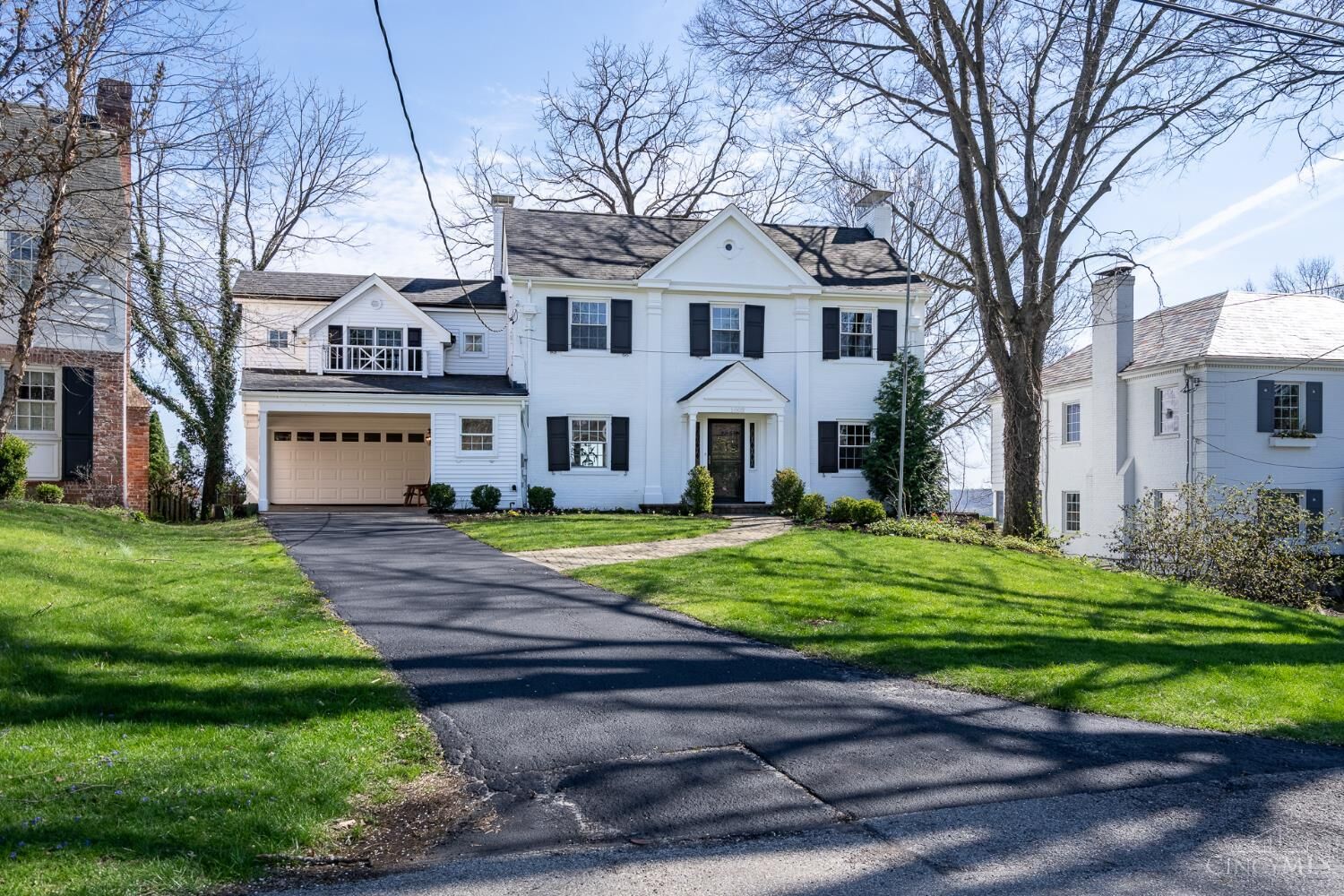 Property Photo:  1002 Richwood Circle  OH 45208 