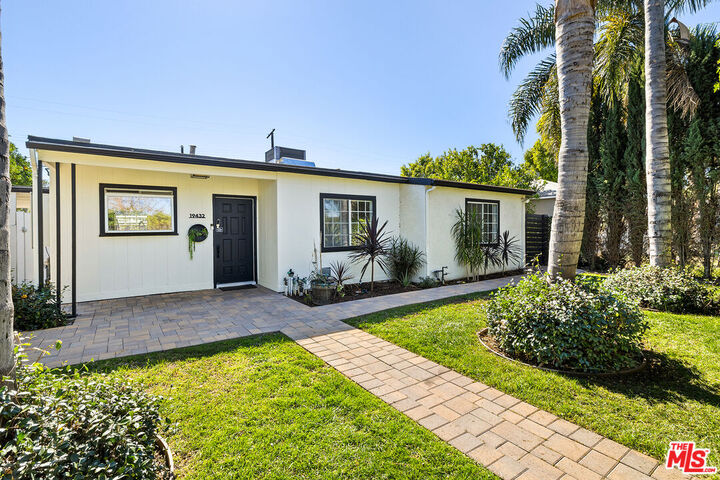 Property Photo:  19432 Hartland St  CA 91335 