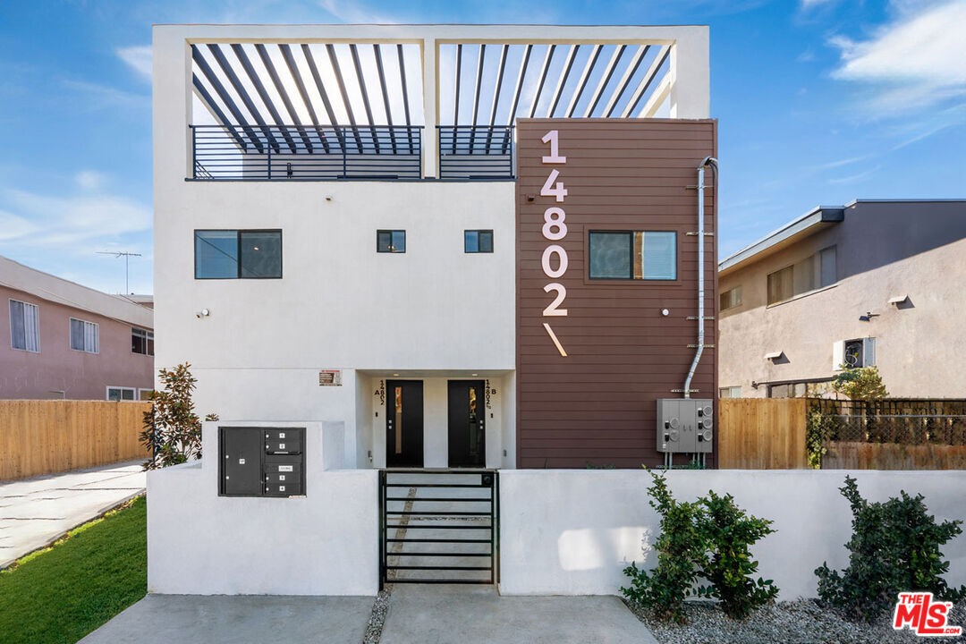 Property Photo:  14804 1/2 Vanowen St  CA 91405 