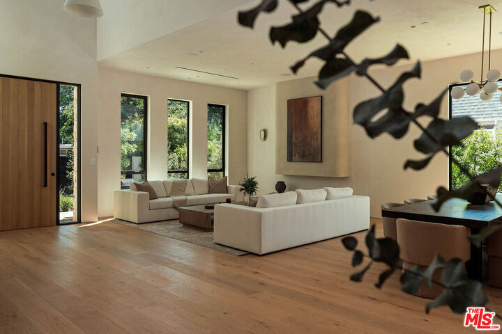 Property Photo: 4447 Matilija Ave CA 91423