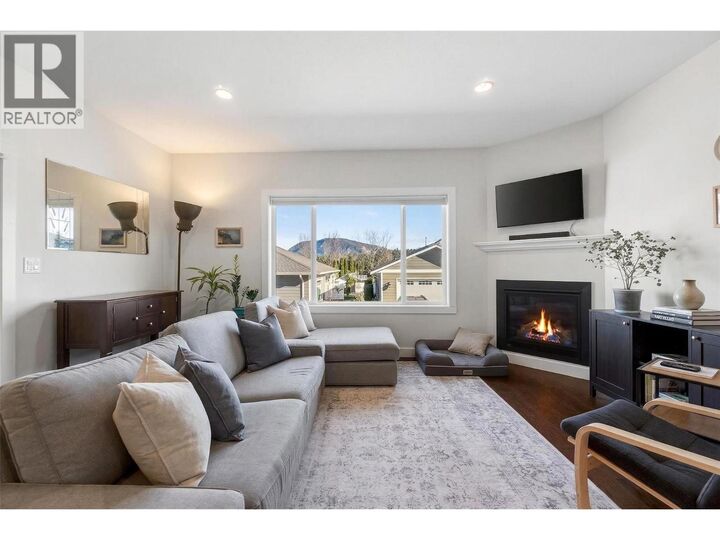 Property Photo: 1341 30 Street Northeast 3 BC V1E 0A7