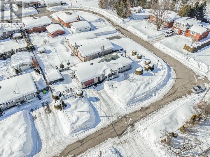 Property Photo: 261 Kingsford Rd ON P6C 2V9