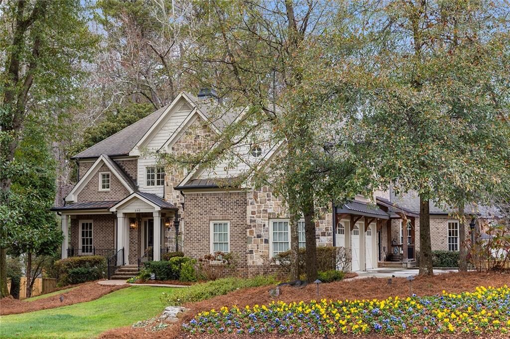 Property Photo:  590 Windsor Parkway NE  GA 30342 