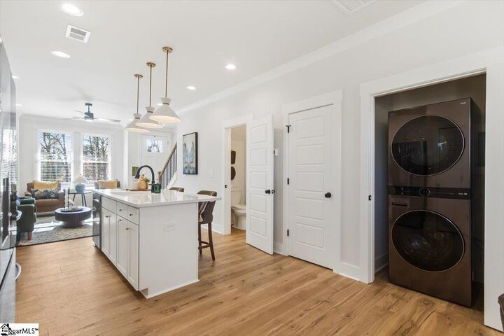 Property Photo:  9 Hawthorne Lane Unit 105  SC 29615 