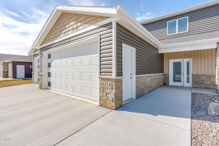 Property Photo:  4314 Downing Street  ND 58504 