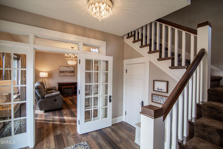 Property Photo:  916 Anderson Street  ND 58501 