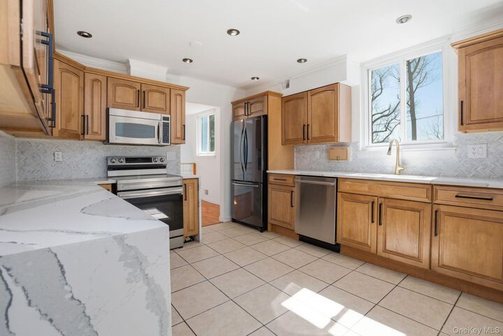 Property Photo:  1418 Fox Glen Drive  NY 10530 