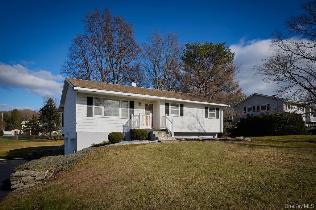 Property Photo:  17 Andover Lane  NY 12601 
