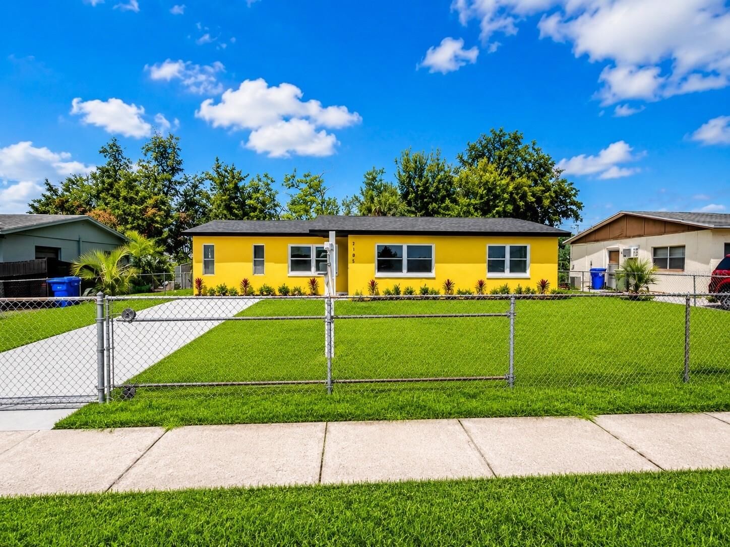 Property Photo: 2105 9th Street NE FL 33881