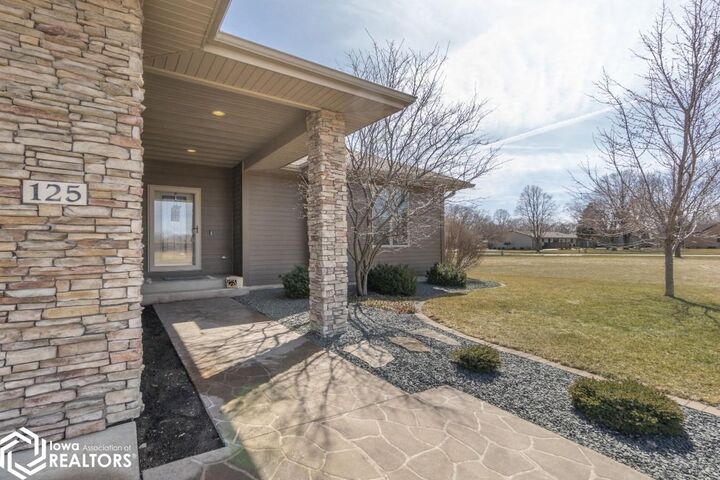 Property Photo:  125 Boulder Road  IA 50401 
