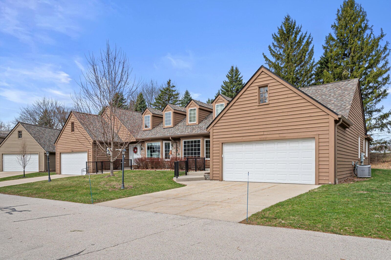 Property Photo:  3827 S Oakbrook Dr  WI 53228 