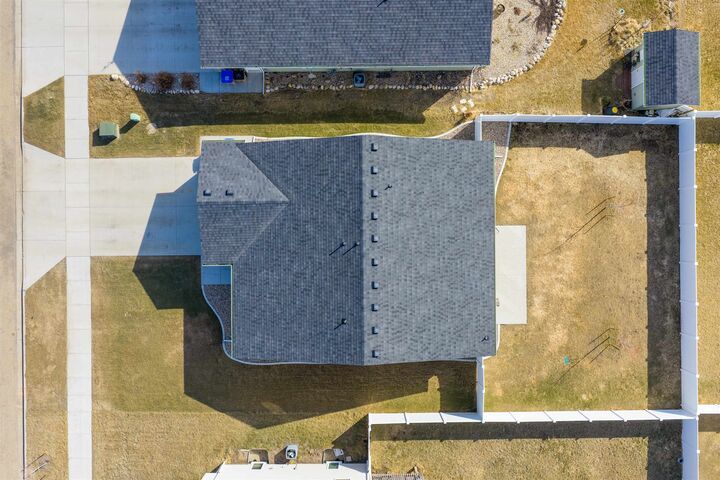 Property Photo: 3213 14th St NW NW ND 58703