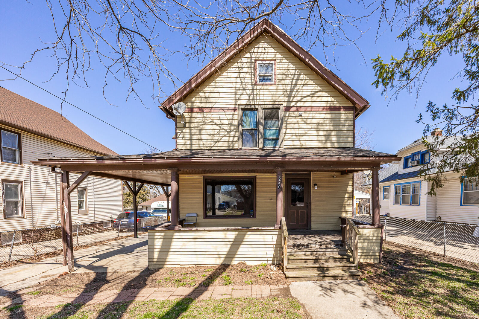 Property Photo:  820 Spring Street  IL 60506 