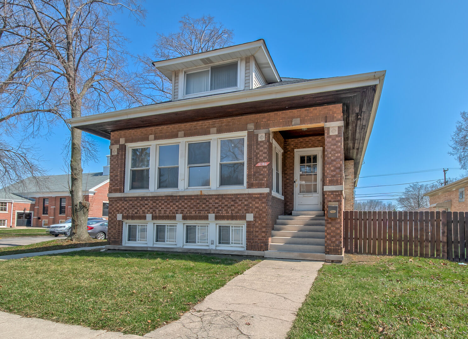 Property Photo: 1301 Oak Park Avenue IL 60402
