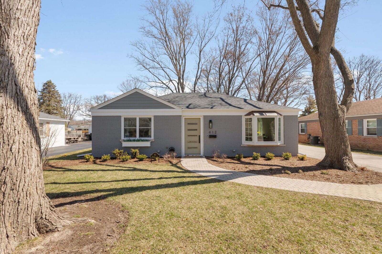 Property Photo:  612 Kenwood Avenue  IL 60048 