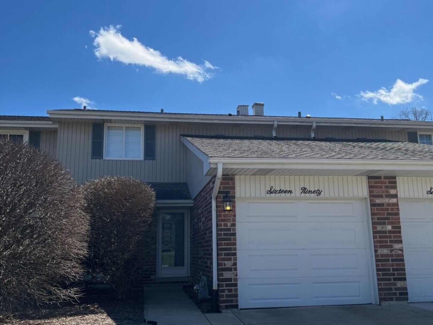 Property Photo: 1690 Darwin Court IL 60189