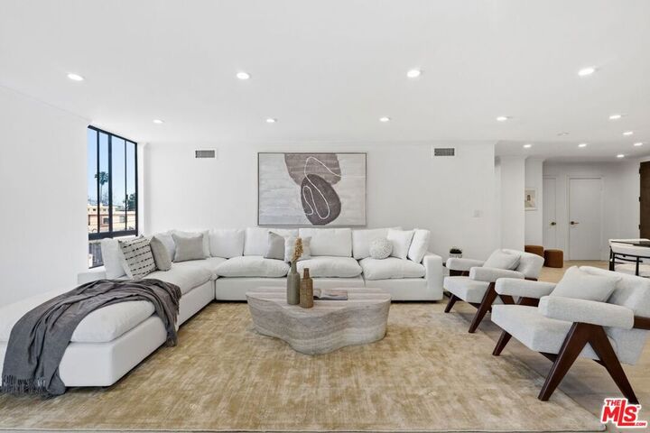 Property Photo:  150 N Almont Drive 301  CA 90211 