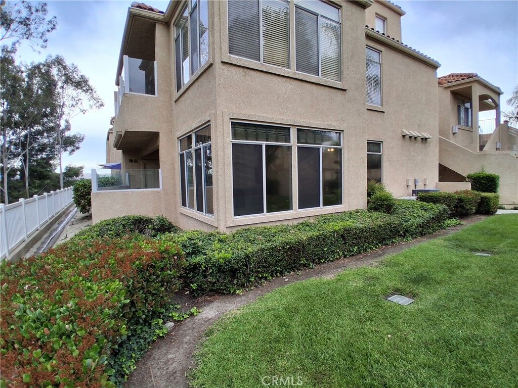 Property Photo: 3190 Altura Court 101 CA 92882
