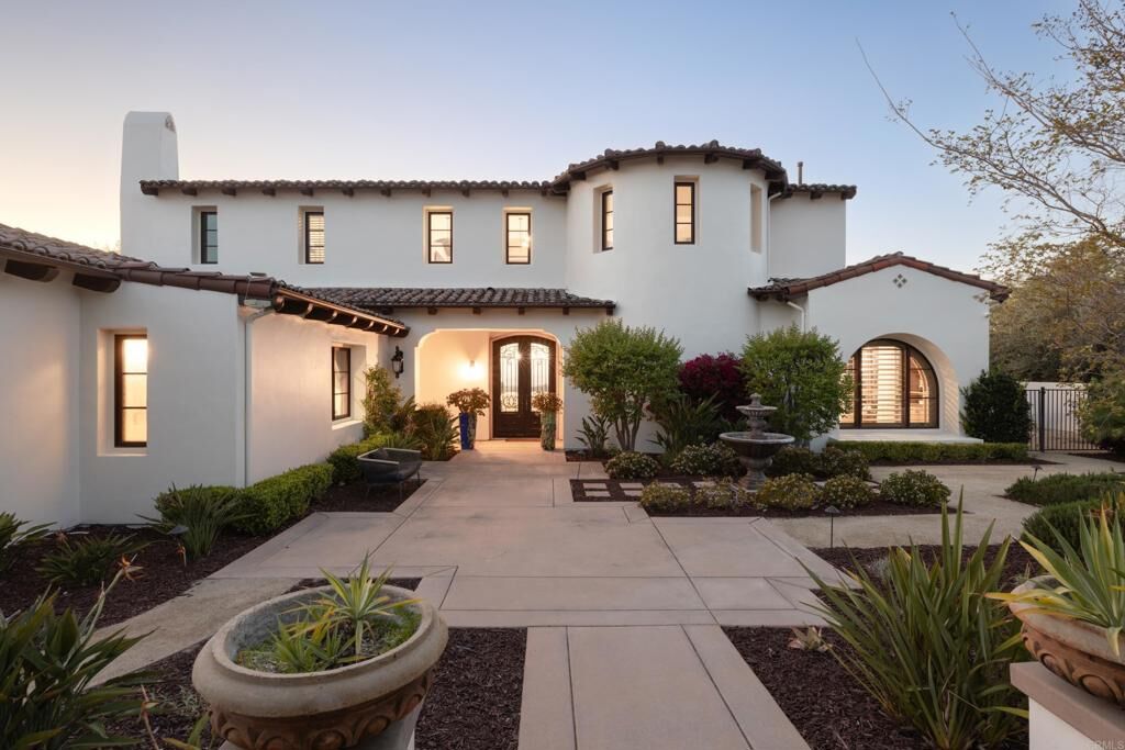 Property Photo: 8136 Entrada De Luz E CA 92127