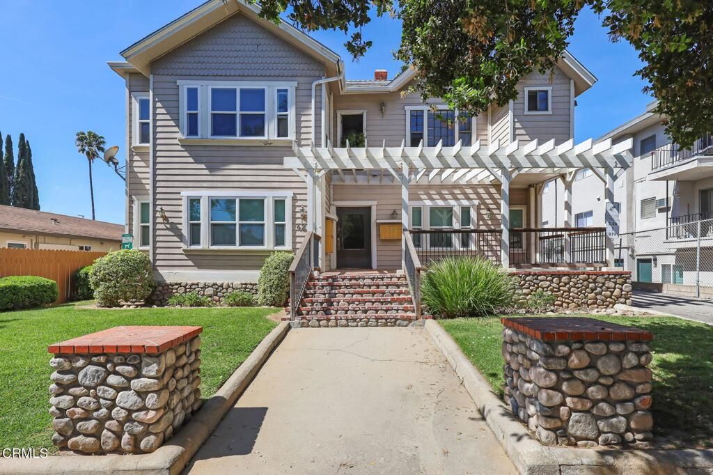 Property Photo:  421 N Euclid Avenue  CA 91101 