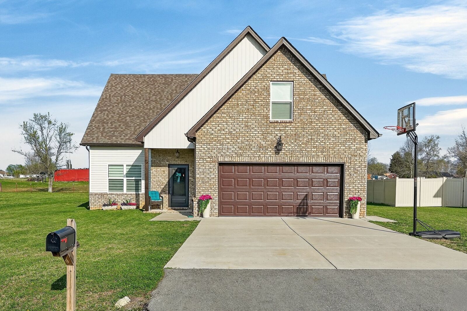 Property Photo: 235 Villa St TN 37166