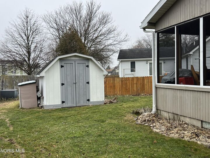 Property Photo:  805 Vale Court  OH 43402 