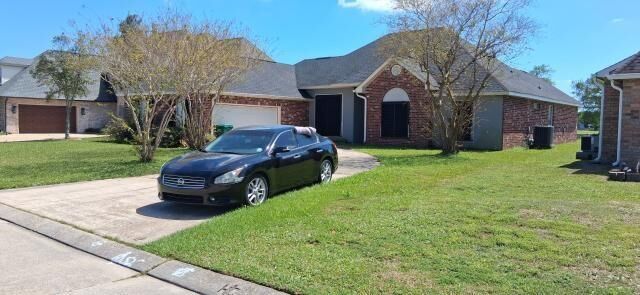 Property Photo: 168 River Oaks Drive LA 70068