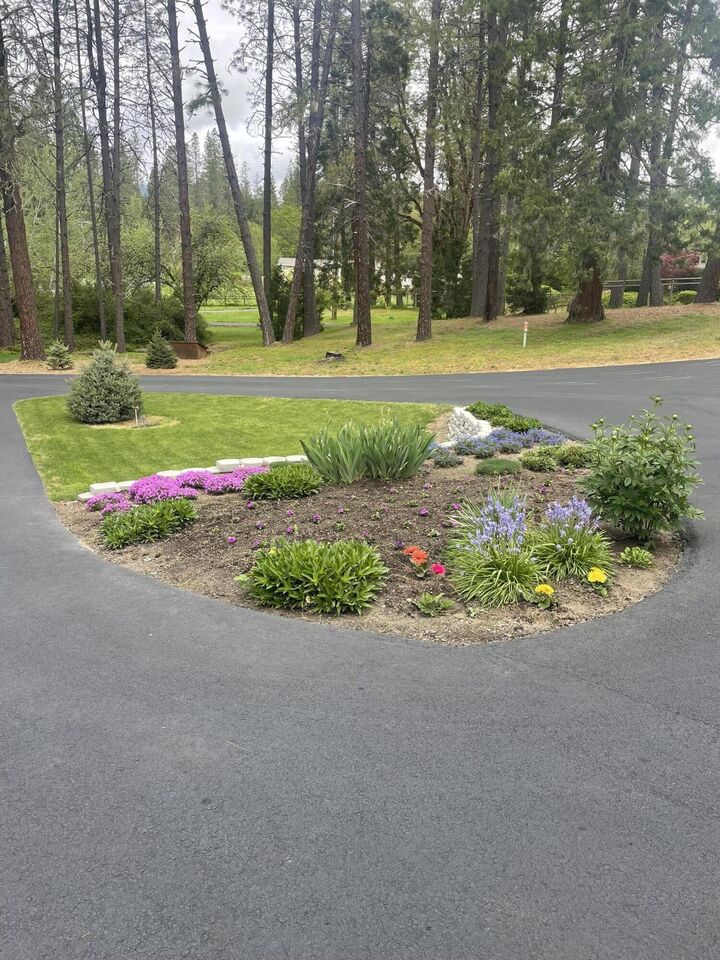 Property Photo:  4728 E Evans Creek Road  OR 97537 