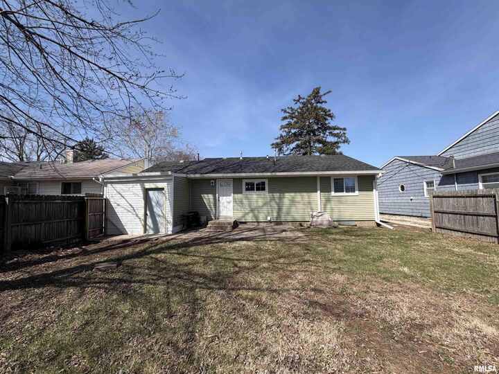 Property Photo:  1064 Johnston Street  IL 61401 