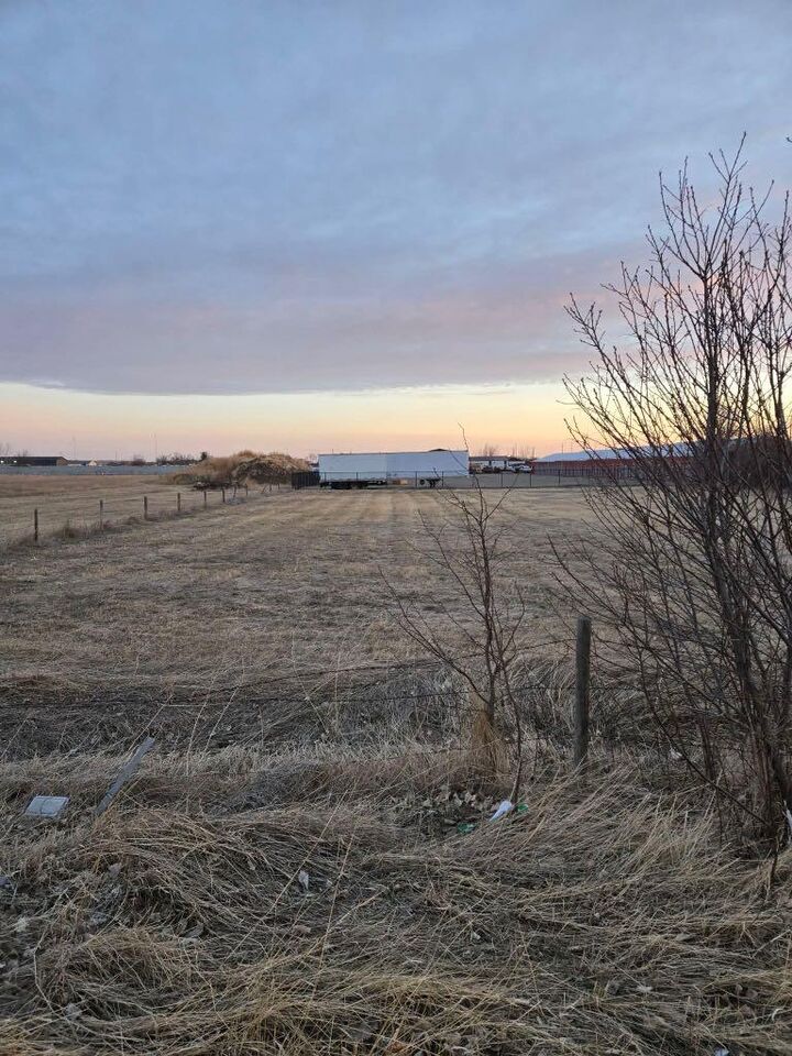 Property Photo: 317 E 400 N AB T0K 2S0