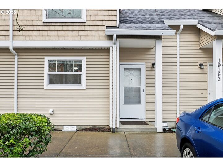 Property Photo:  19153 SE Yamhill St  OR 97233 