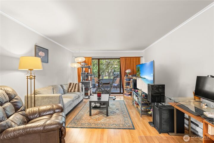 Property Photo: 7930 SE 34th Street 203 WA 98040