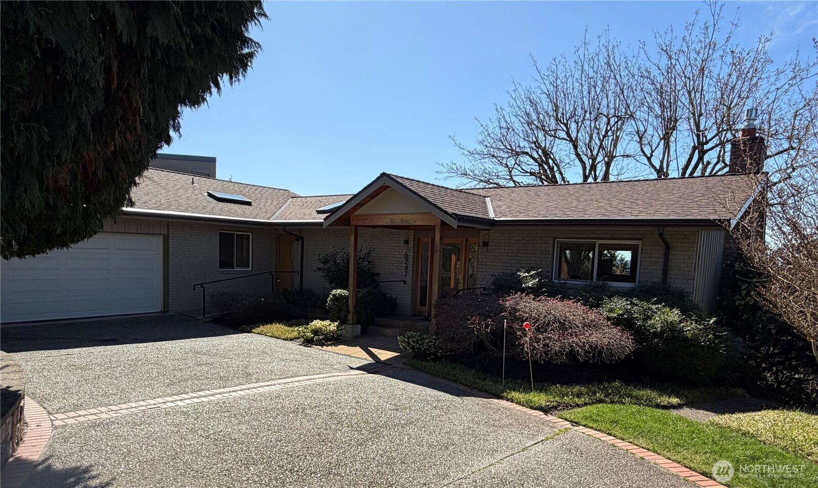 Property Photo:  6247  82nd Avenue SE  WA 98040 