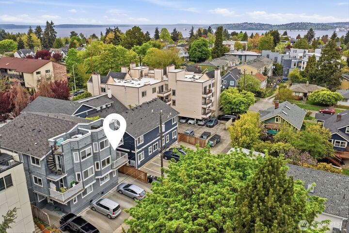 Property Photo:  2116  California Avenue SW 201  WA 98116 