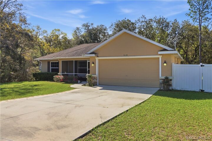 Property Photo: 3038 E Rogers Street FL 34453