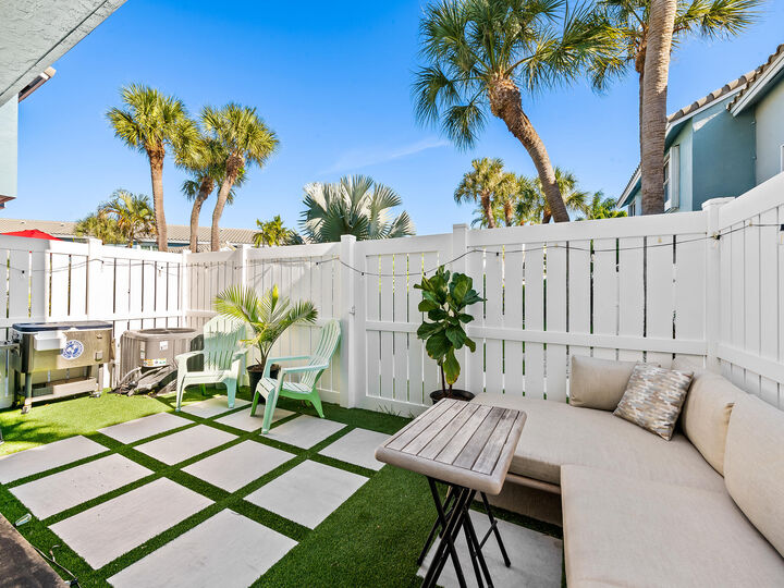 Property Photo: 1074 Jeffery Street FL 33487