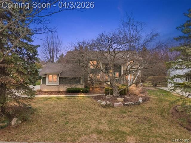 Property Photo:  1672 Devonshire Drive  MI 48098 