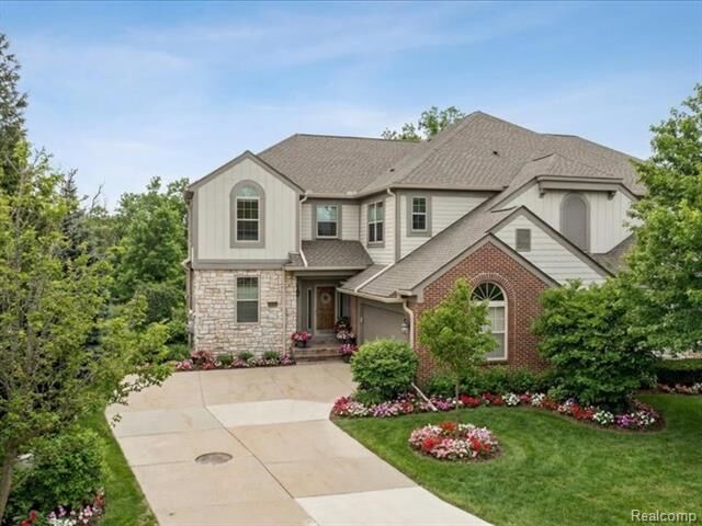 Property Photo:  3838 N Winding Brook Cir Circle 3  MI 48309 