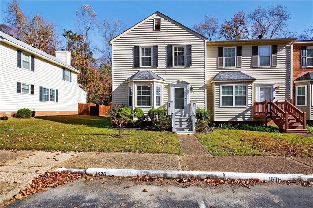Property Photo: 1676 Skiffes Creek Cir VA 23185