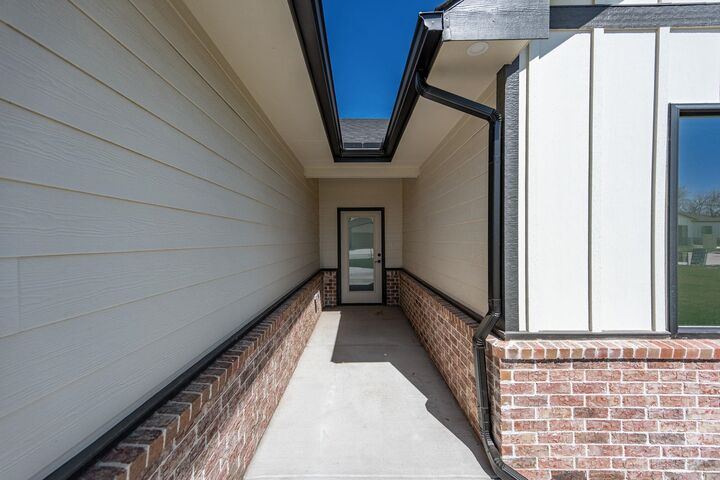 Property Photo:  520 E Elmwood St  KS 67147-1124 