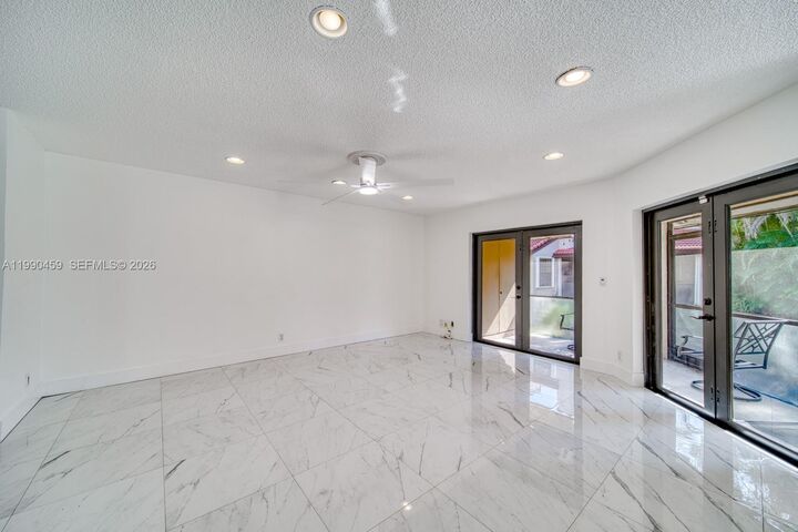 Property Photo: 9151 W Sunrise Blvd FL 33322